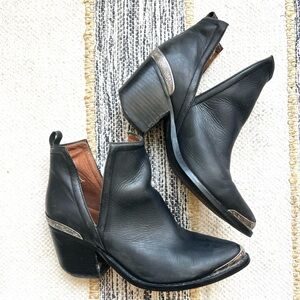 Jeffrey Campbell Distressed Black Leather “Cromwell” Size 6.5